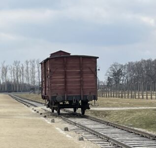 Auschwitz-Birkenaun keskitysleiri jättää sanattomaksi