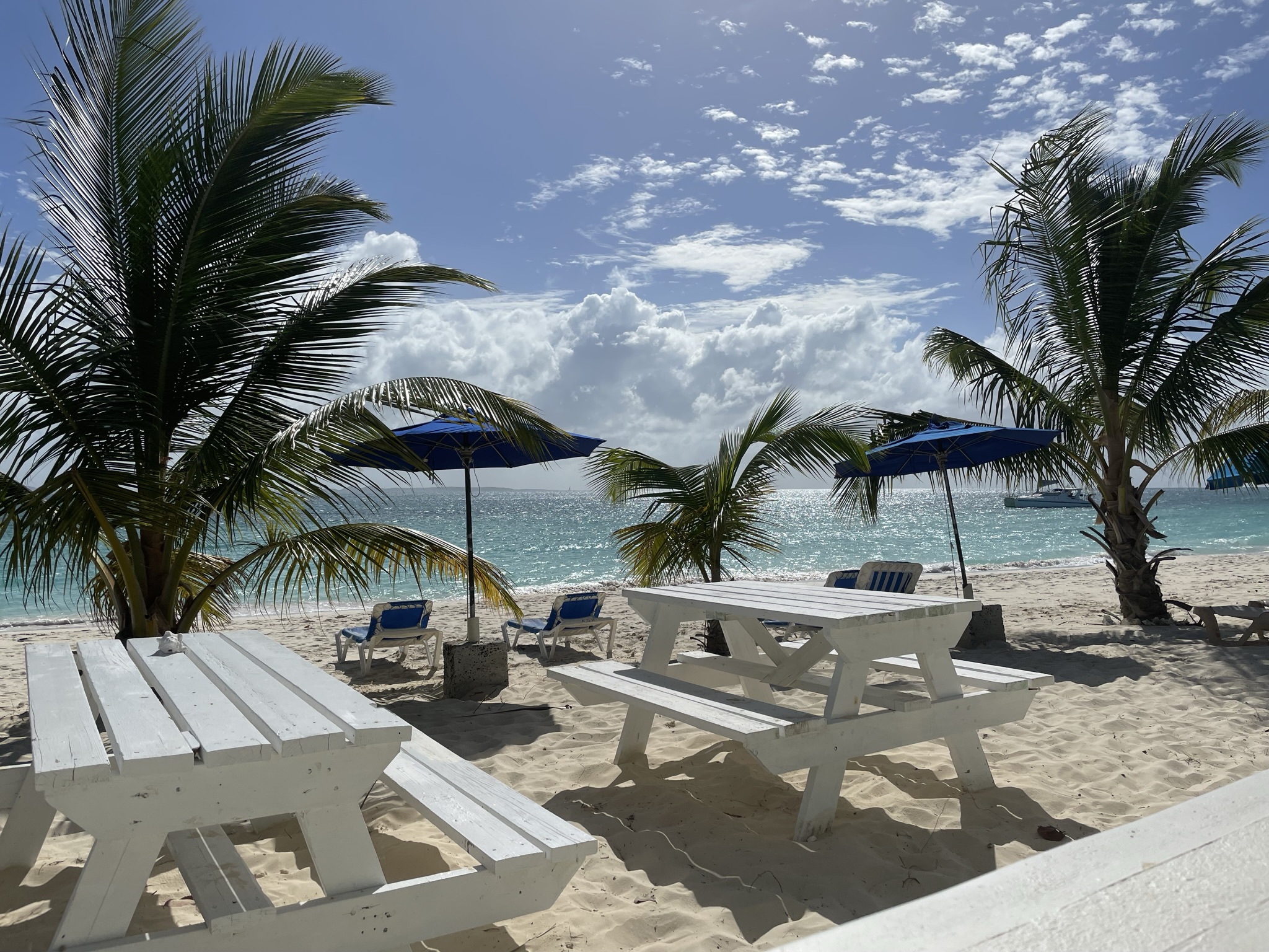 You are currently viewing <strong>Vaatimaton Anguilla on punottu yhteen täydellisestä säästä, ruoasta, rannoista ja ystävällisistä ihmisistä</strong>